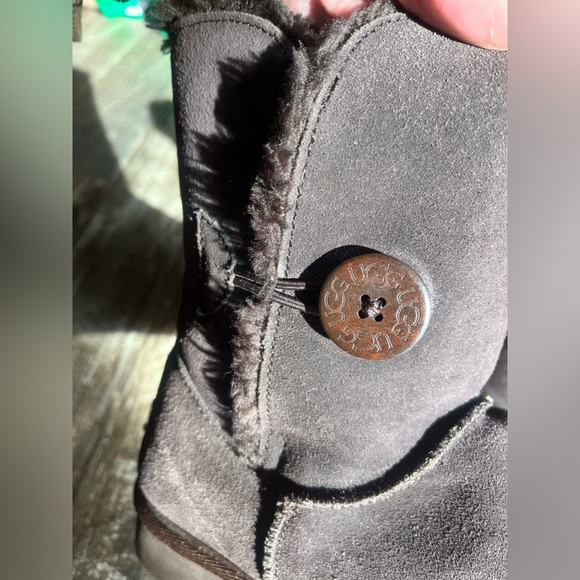 UGG Classic Bailey Boots With Buttons • Dark Brown Leather • Sheepskin • sz W6 - Picture 7 of 16